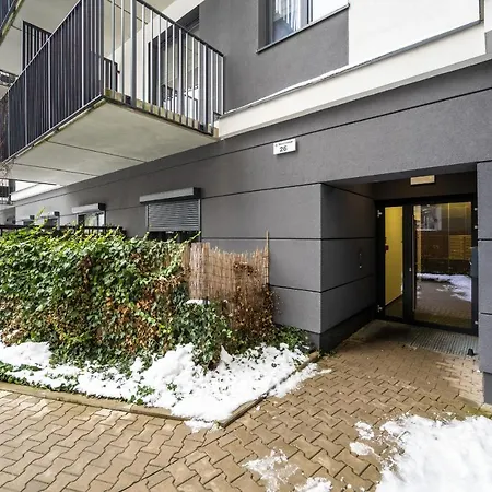 Black And White Close To The River In By Renters 아파트 브로츠와프