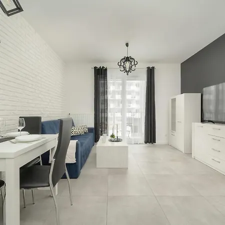 아파트 Black And White Close To The River In By Renters *