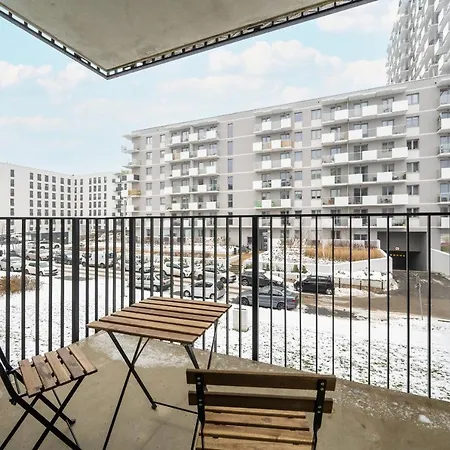 Black And White Close To The River In By Renters 아파트 *