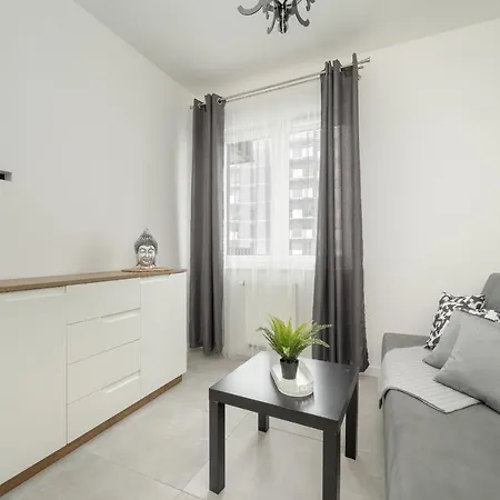 아파트 Black And White Close To The River In By Renters