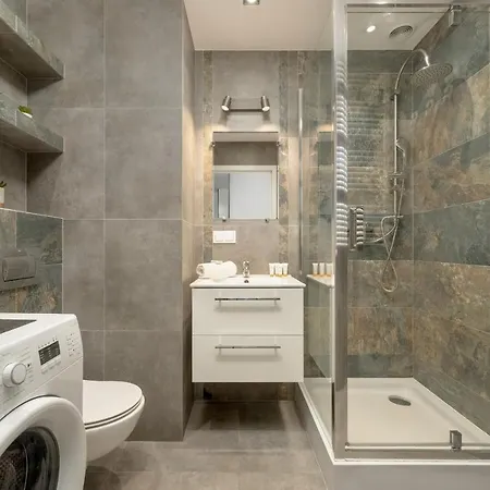 Black And White Close To The River In By Renters 아파트