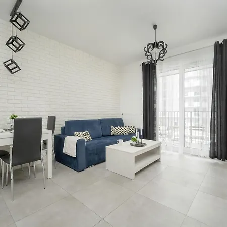 아파트 Black And White Close To The River In By Renters *